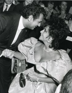 Elizabeth Taylor, PlacidoDomingo 1987  NYC.jpg